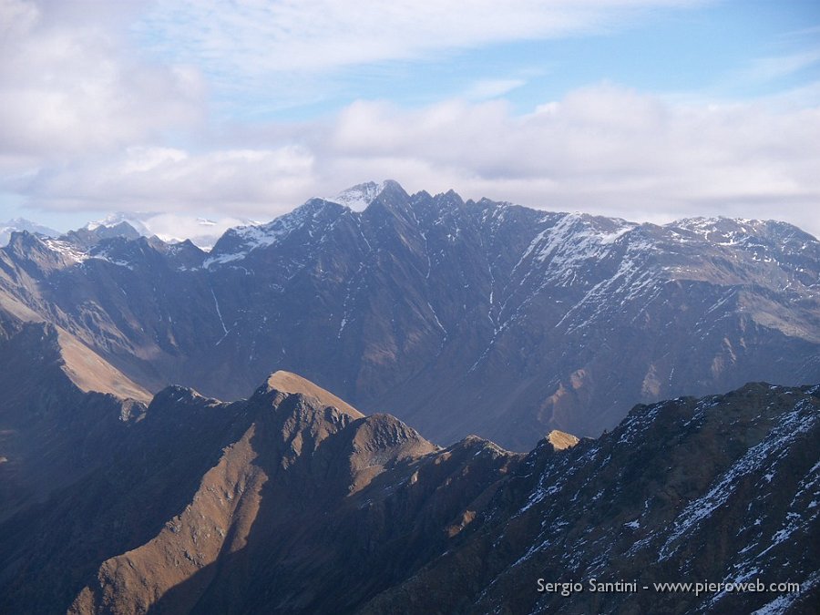 09 La testata della Val Grande con la Cima di Pietrarossa.JPG